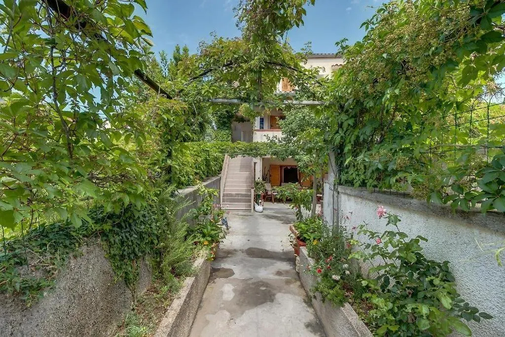 Room In Nerezine With Balcony, Wifi 4827-5 0*,
