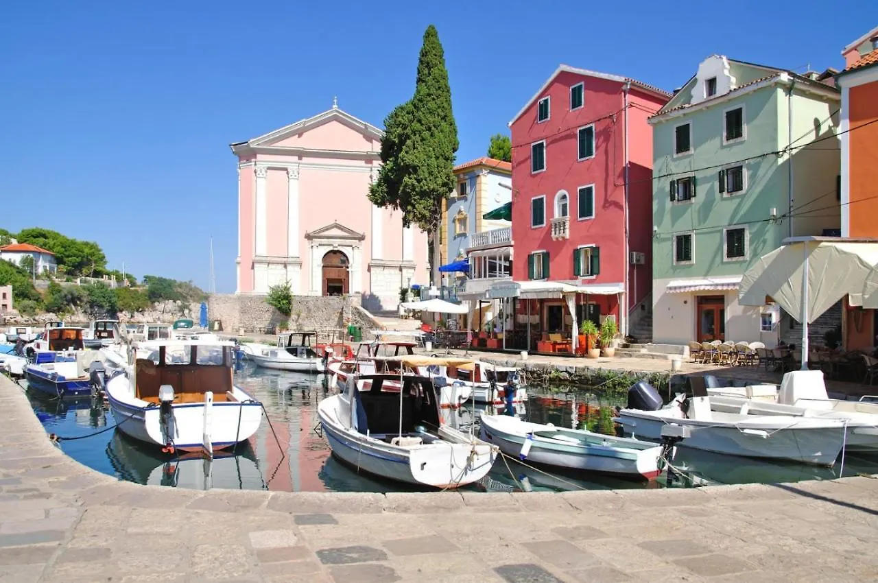 Room In Nerezine With Balcony, Wifi 4827-5 Guest house